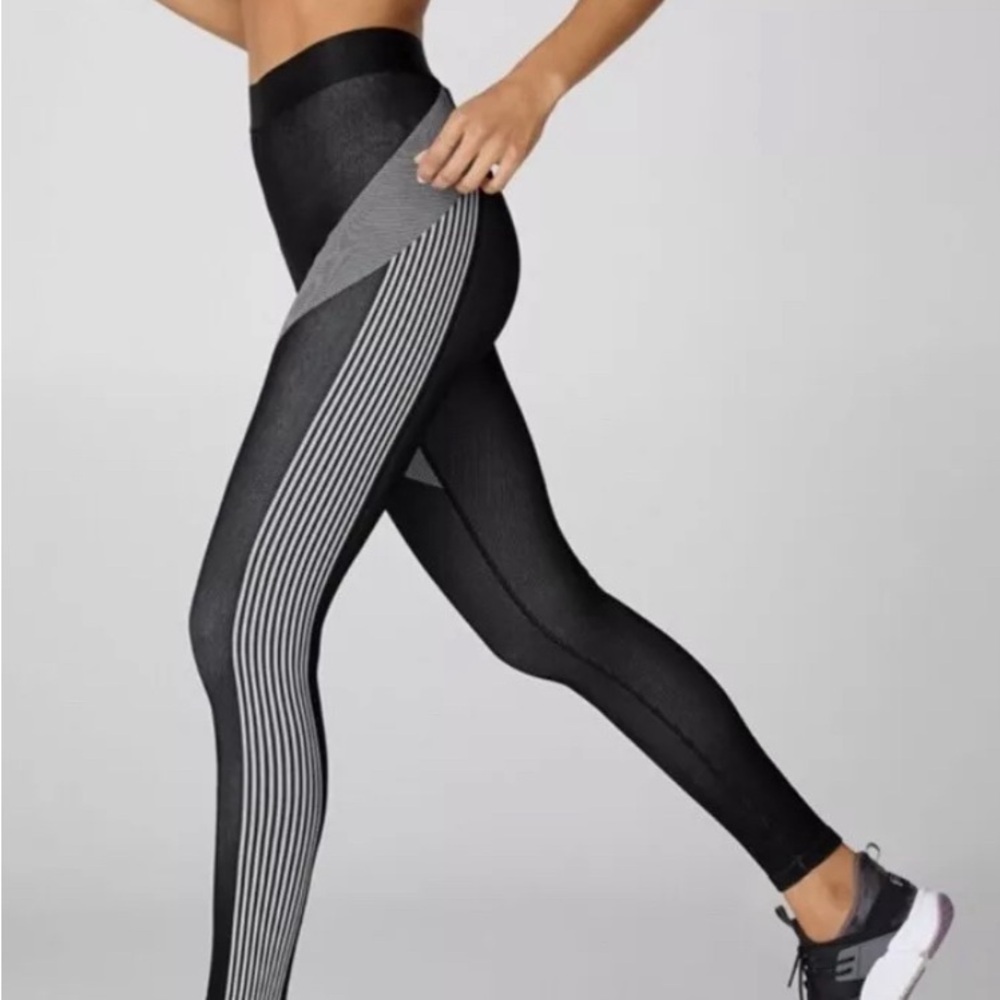FABLETICS SEAMLESS SPRINT ULTRA HIGH-WAISTED LEGGING Black White S